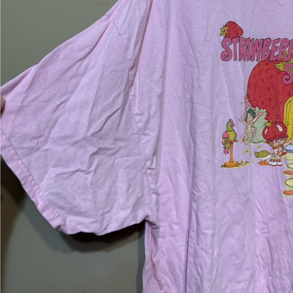 GILDAN STRAWBERRY SHORTCAKE Vintage Retro Cotton Graphic Tee T-Shirt - Picture 3 of 6